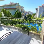 Family With Pool View Near The Apartment *